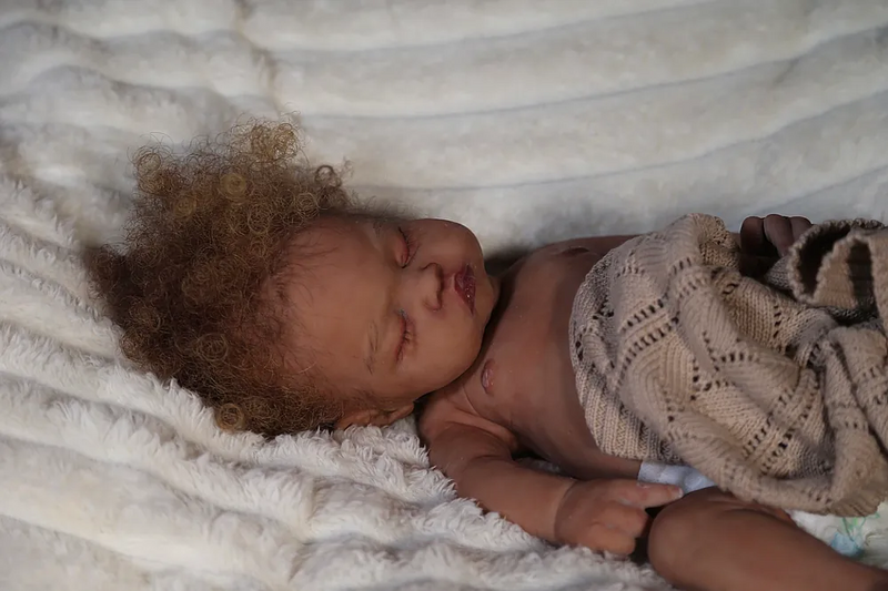Bebê Reborn de Silicone  sólido - Gabi
