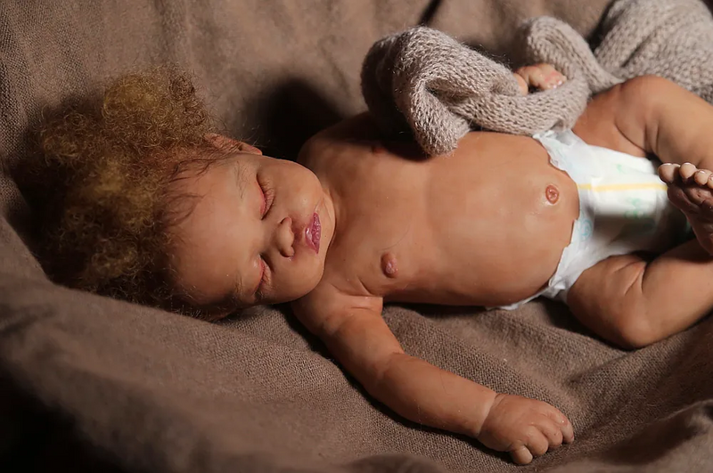 Bebê Reborn de Silicone  sólido - Gabi