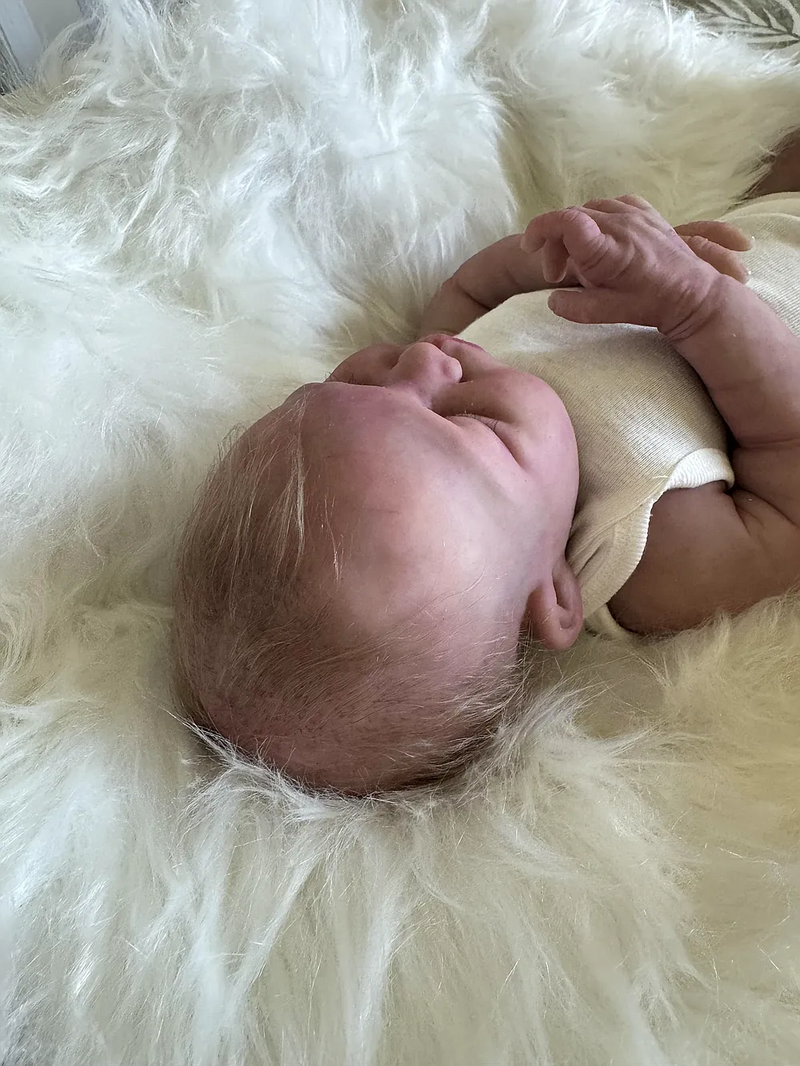 Bebê Reborn de Silicone  sólido - Angélica