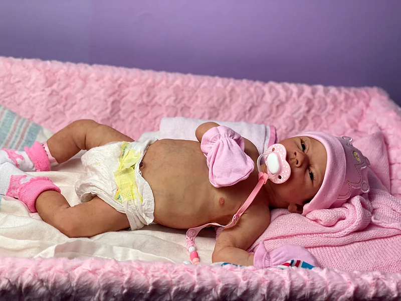 Bebê Reborn de Silicone  sólido - Charlote