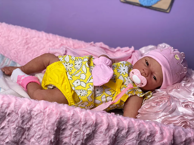 Bebê Reborn de Silicone  sólido - Charlote