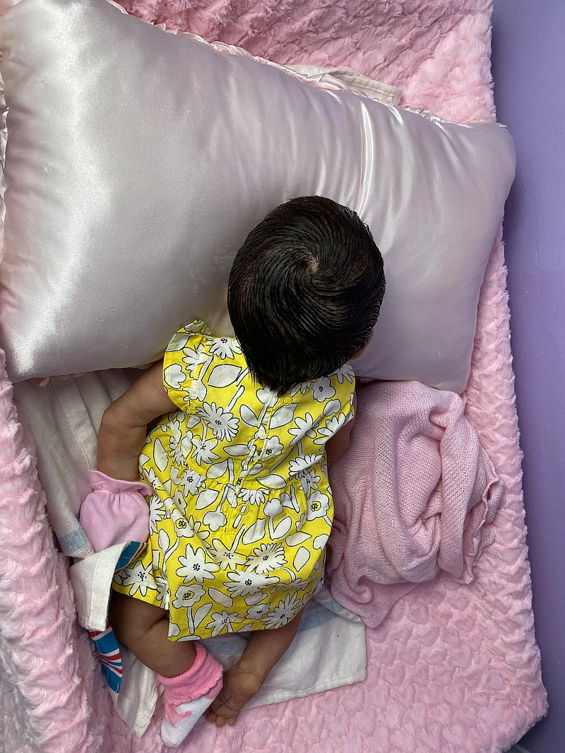 Bebê Reborn de Silicone  sólido - Charlote