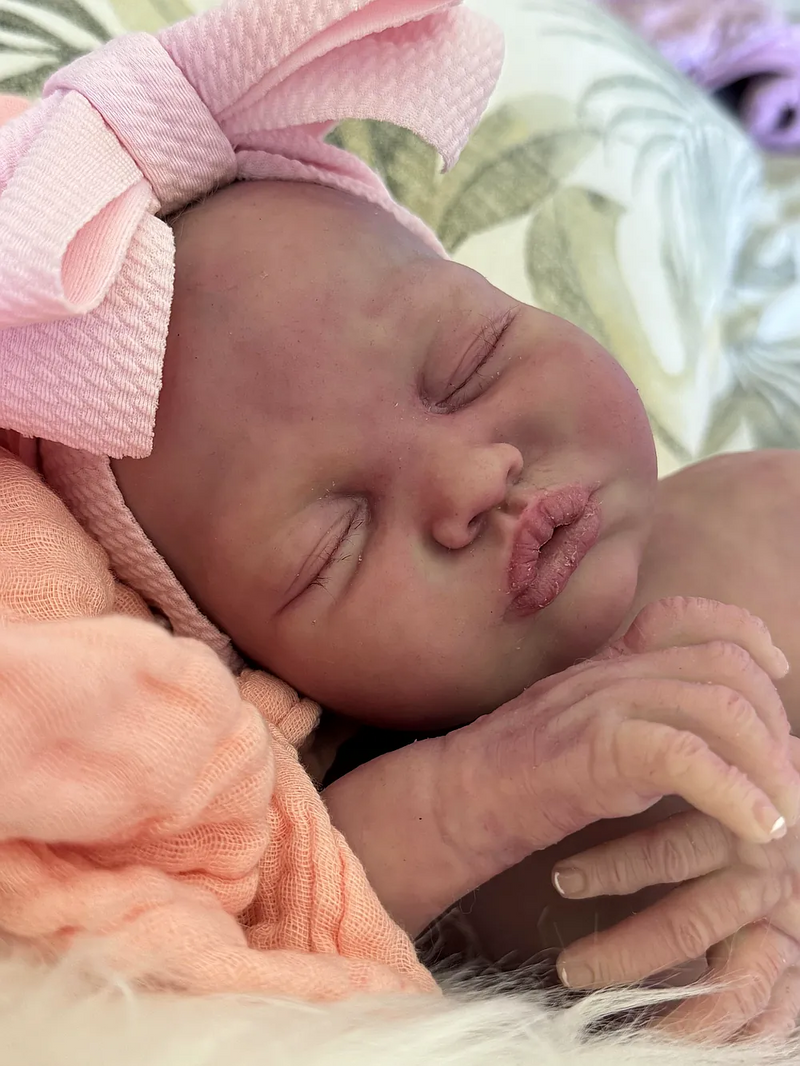 Bebê Reborn de Silicone  sólido - Angélica