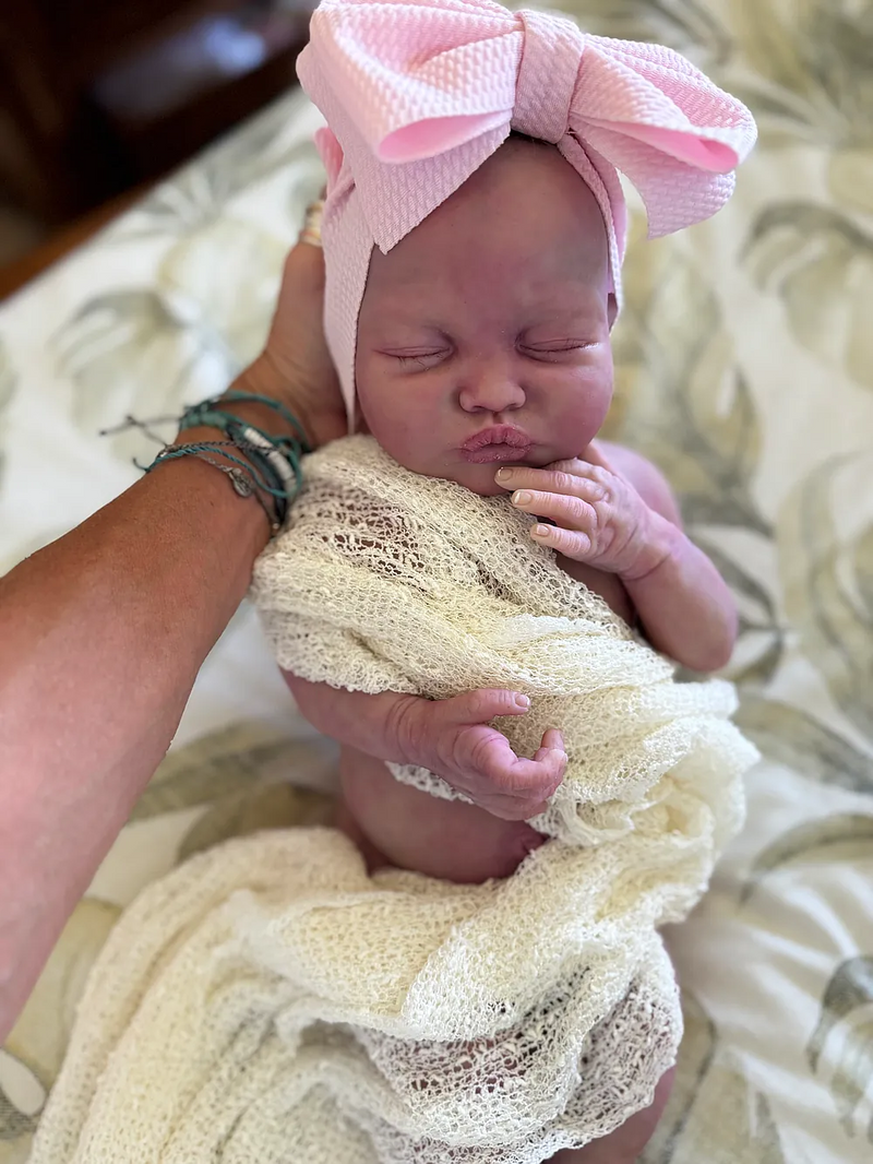 Bebê Reborn de Silicone  sólido - Angélica