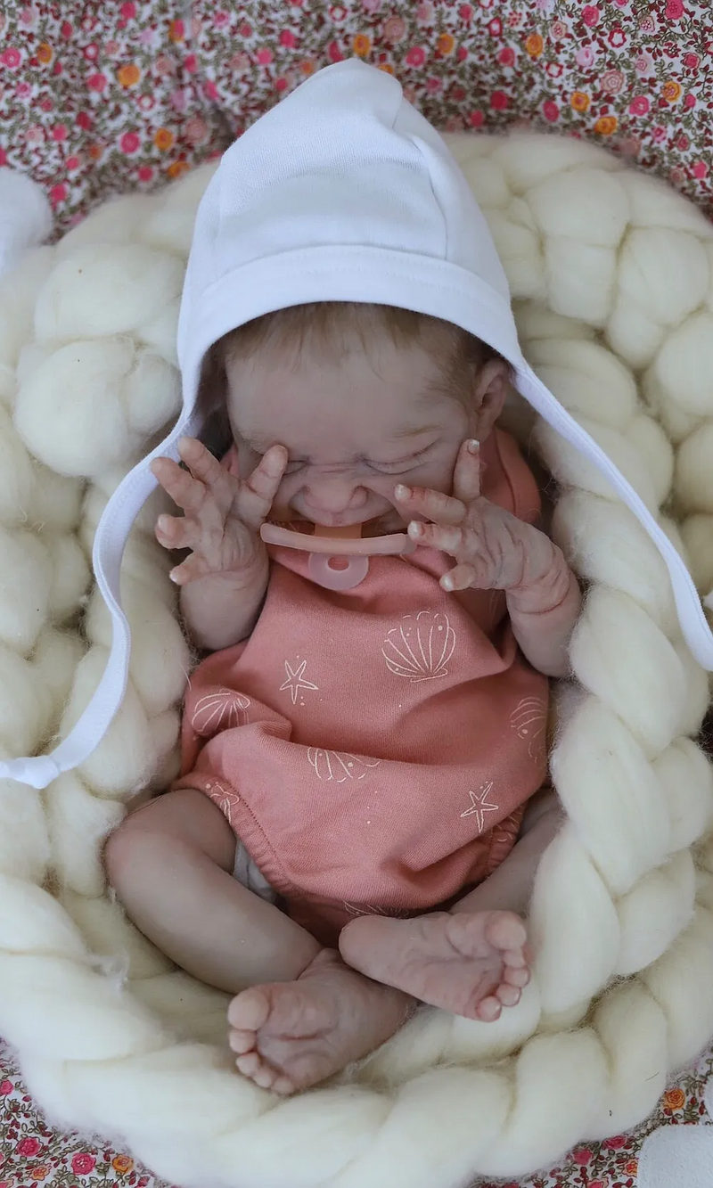 Bebê Reborn de Silicone  sólido - Clara