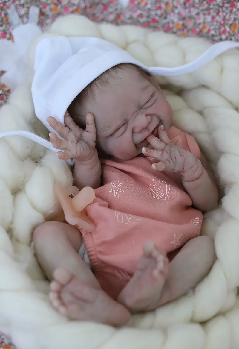 Bebê Reborn de Silicone  sólido - Clara
