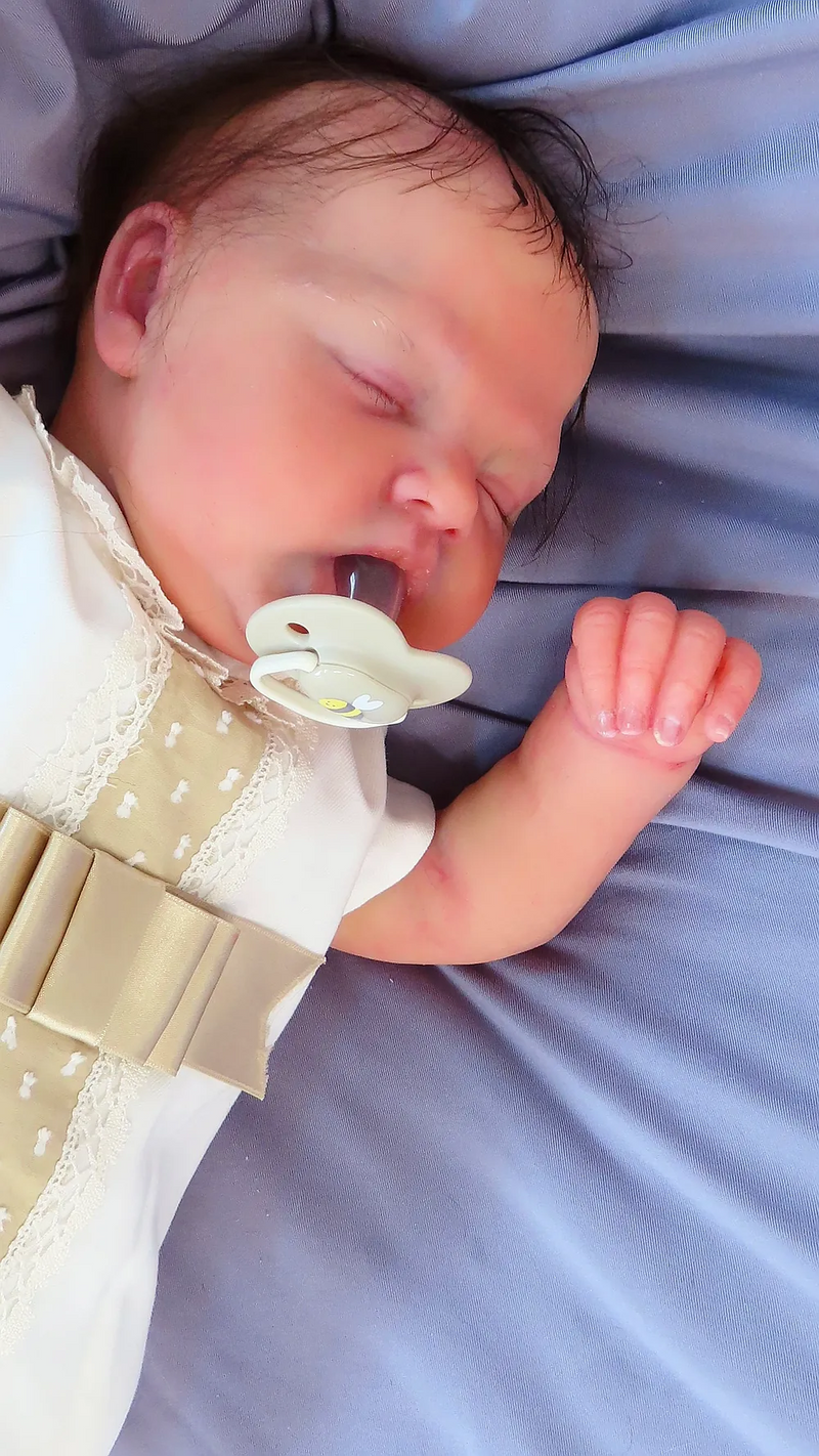 Bebê Reborn de Silicone  sólido - Sara