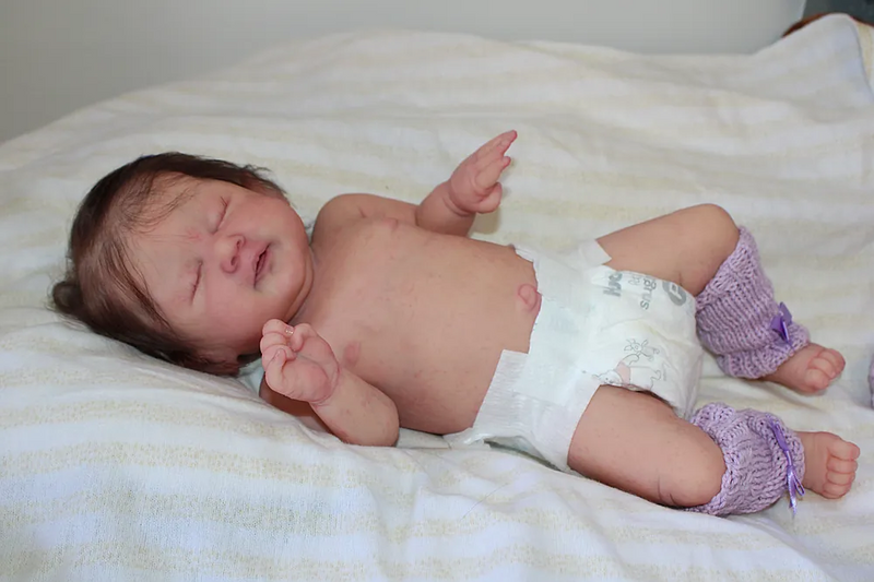 Bebê Reborn de Silicone  sólido - Lily