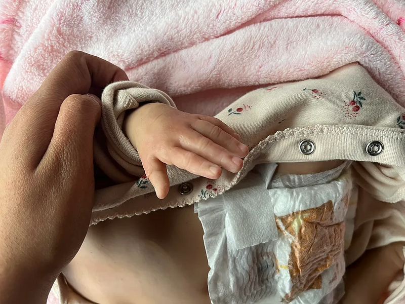 Bebê Reborn de Silicone  sólido - Cloe