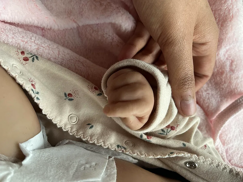Bebê Reborn de Silicone  sólido - Cloe