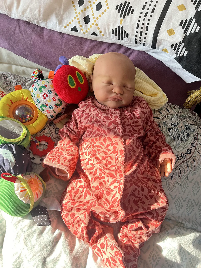 Bebê Reborn de Silicone  sólido - Cloe