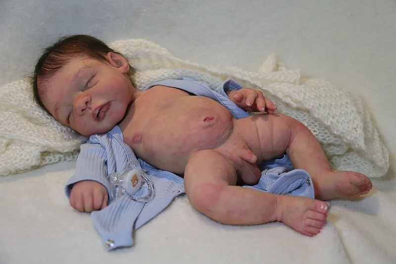 Bebê Reborn de Silicone  sólido- Henrique