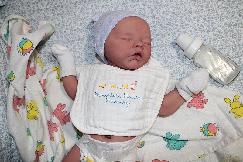 Bebê Reborn de Silicone  sólido - Jana