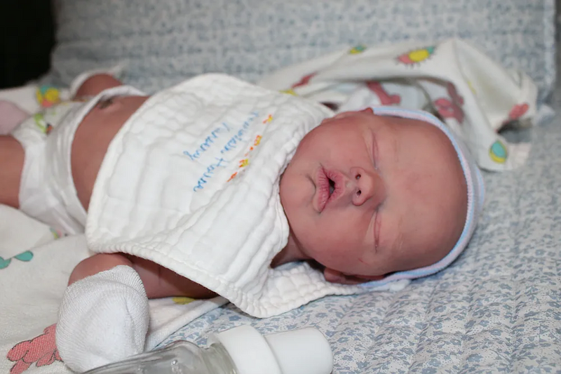 Bebê Reborn de Silicone  sólido - Jana