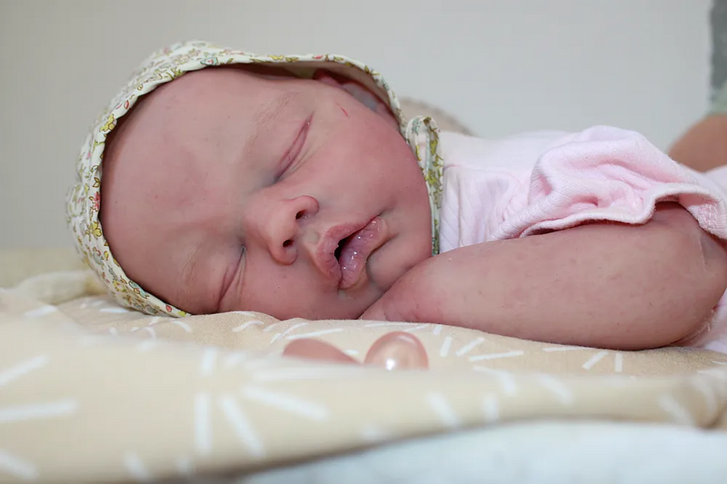 Bebê Reborn de Silicone  sólido - Jana
