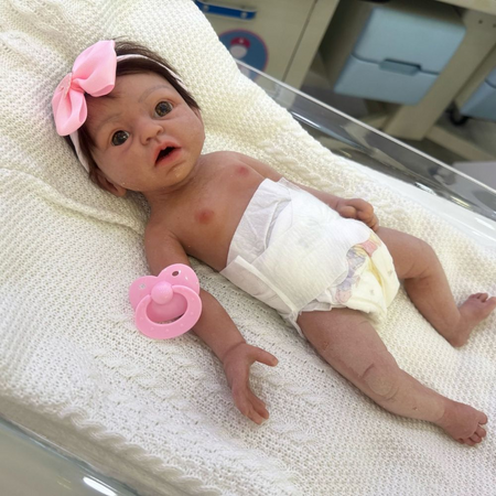 Bebê Reborn de Silicone  sólido  Larissa
